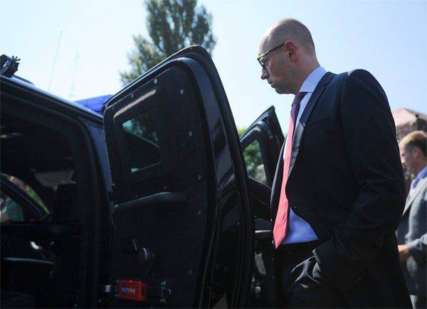 Yatsenyuk est à la recherche de "nouveaux fonctionnaires de grande qualité"