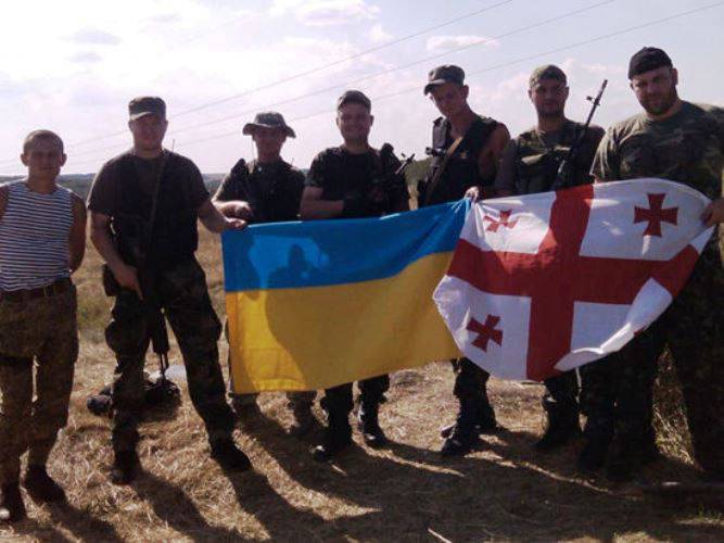 Mercenarios georgianos del "Azov" dispararon a tres soldados de las Fuerzas Armadas de Ucrania