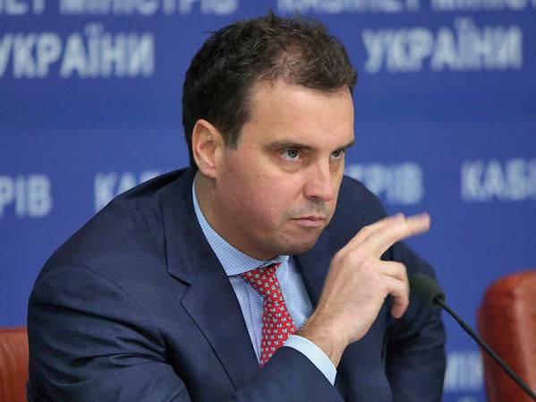 यूक्रेन की अर्थव्यवस्था के मंत्री Abromavicius "" विदेशी कंपनियों को सीमा शुल्क प्रबंधन "दक्षता बढ़ाने के लिए" सौंपने का प्रस्ताव है