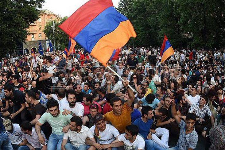 Ереванский майдан: кто расшатывает Армению?