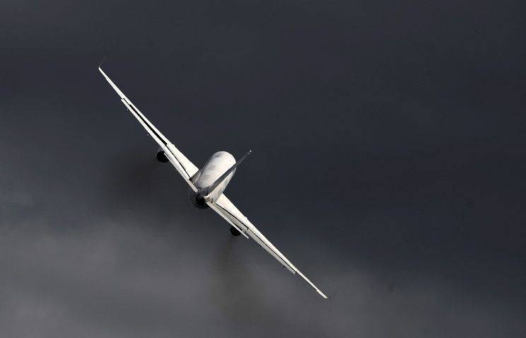 El avión repetidor presidencial Tu-214SR realizó el primer vuelo de prueba