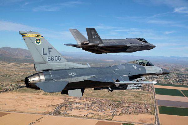 F-16 won luchtgevecht tegen F-35