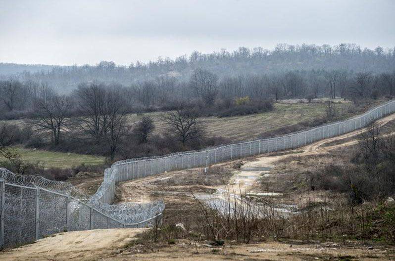 Болгария продолжит строить стену на границе с Турцией