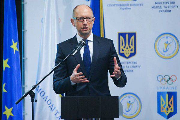 Yatsenyuk ha esortato a denunciare un accordo con la Federazione Russa sul completamento di due unità di potenza della centrale nucleare di Khmelnitsky e a presentare azioni legali in tribunale per risarcire "l'annessione della Crimea"