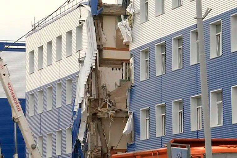 The collapse of the barracks in the Omsk region