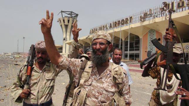 La Coalición Antiterrorista está intentando desembarcar en el puerto de Adén (Yemen)