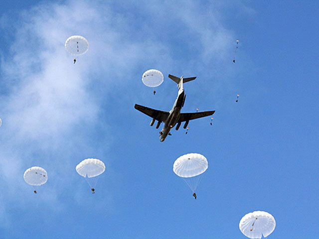 Ejercicios de fuerza aerotransportada en las regiones de Ryazan y Pskov.