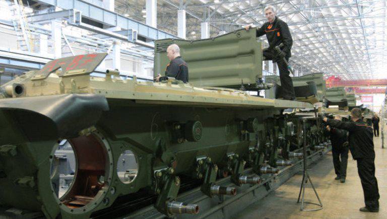 "Uralvagonzavod" plant, den Verteidigungsbefehl für das laufende Jahr vorzeitig zu erfüllen