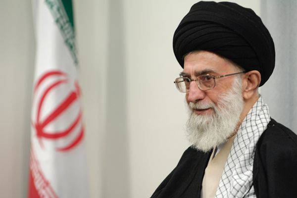 Líder supremo de Irán: los iraníes no tienen desconfianza en los Estados Unidos en ninguna parte