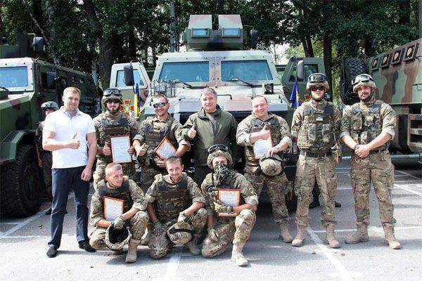 Avakov는 우크라이나 "Shrek"의 방위군 및 기타 장비의 양도에 대해보고했습니다.