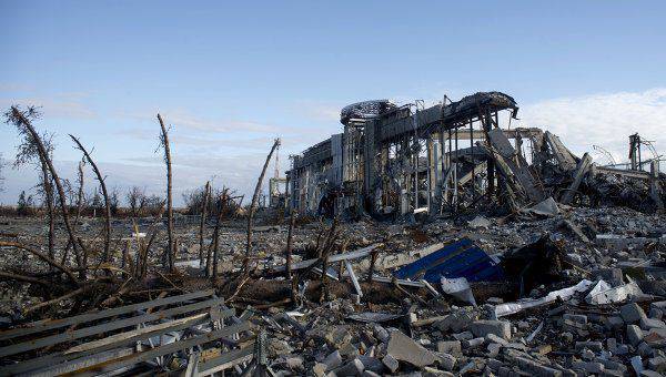 Dans les décombres de l'aéroport de Lougansk découvert un entrepôt avec des armes américaines