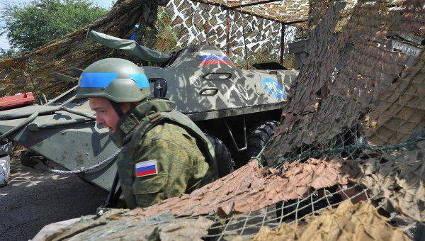 ट्रांसनिस्ट्रिया में रूसी शांति सैनिकों की टुकड़ी को स्थानीय निवासियों द्वारा फिर से तैयार किया जाता है