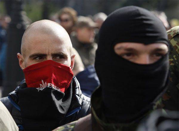 우크라이나 당국은 Donbass "ATO zone"의 Mukachevo에서 사수를 보내는 것을 선호합니다.