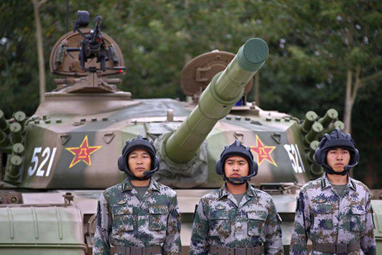 중국은 러시아 연방에 육군 경기 참가 장비 4 대를 인도했다.