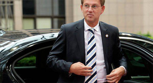 スロベニア首相は、Dmitry Medvedevとの会談後、反ロシア制裁を解除することを支持して語った。