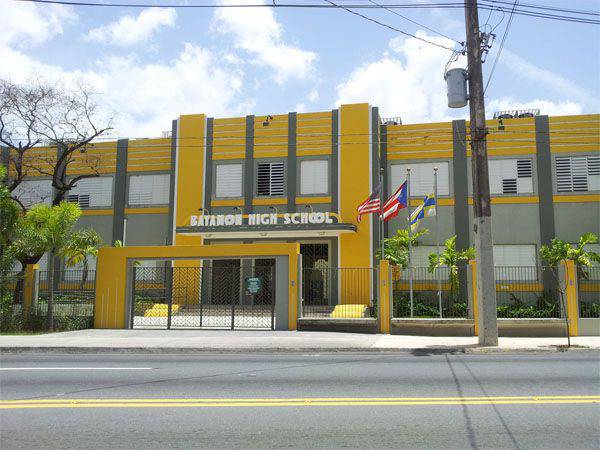 An American consulting group proposes to close schools and lay off teachers in Puerto Rico to save money to pay off debt.