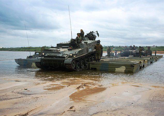 Chinese and Belarusian pontooners transported equipment through the Oka