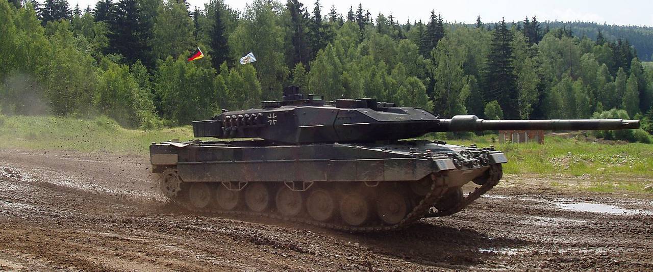 Недостатки танк 500. Леопард 2а6 Пошьша. Слияние танков. Пулемет на танке леопард. Нехватка танков РФ.