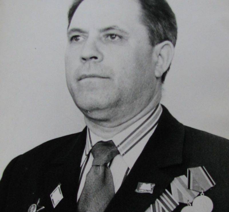 Старшины с балалайками