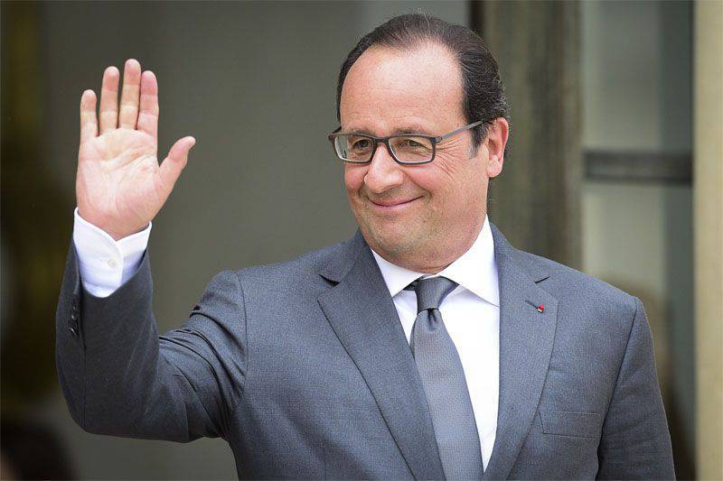 Hollande ordinò di preparare attacchi aerei dell'Aeronautica francese sulle posizioni dell'ISIS in Siria