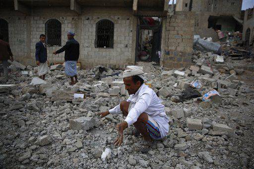 Flugzeuge der Koalitionsluftwaffe griffen ein Hotel in Sanaa (Jemen) an.