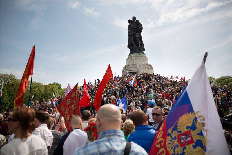 excuses Crafty « Bi-Bi-Si » pour la publication dans laquelle le mémorial dans le parc Treptow appelé « tombe du violeur inconnu »