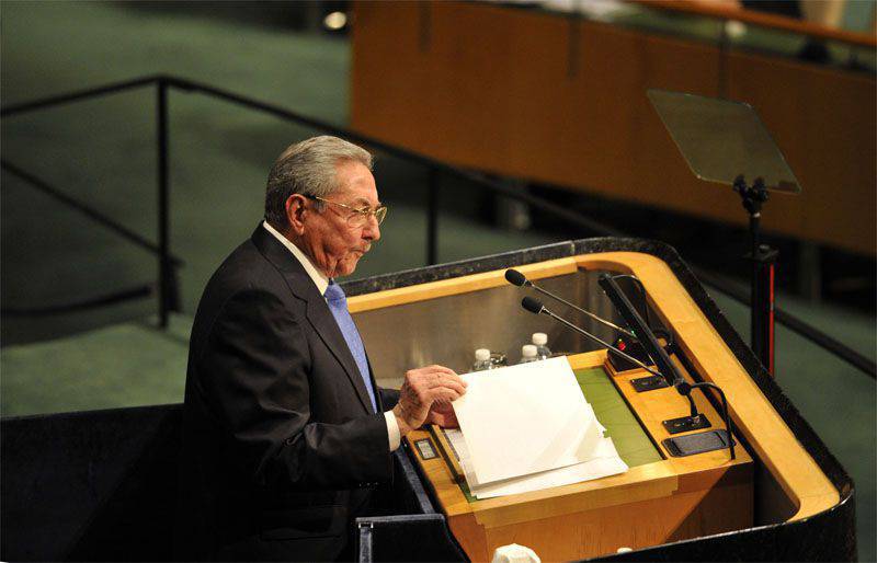 Raúl Castro, na sessão da Assembléia Geral da ONU, pediu aos Estados Unidos que devolvam Guantánamo e se manifestaram em apoio às sanções anti-russas.