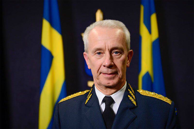 The retiring Commander-in-Chief of the Swedish Armed Forces said that "traces of the presence of foreign troops on the coast were discovered"