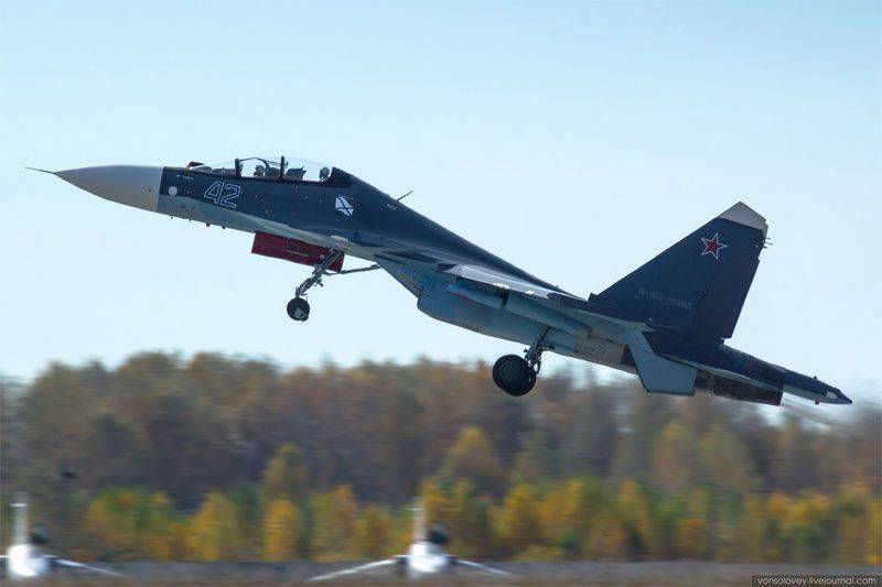 Altri tre Su-30СМ sono arrivati ​​all'aeroporto di Saki (Crimea)