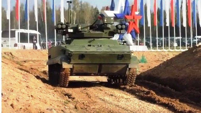 Robotic BMP "Udar" com o módulo de combate Tula