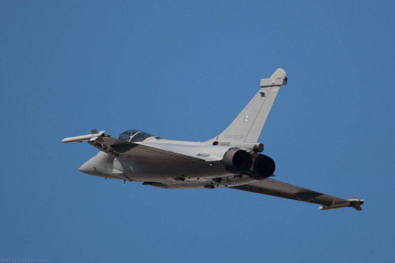 Paris: l'armée de l'air française frappe le camp d'entraînement des militants de l'Etat islamique en Syrie