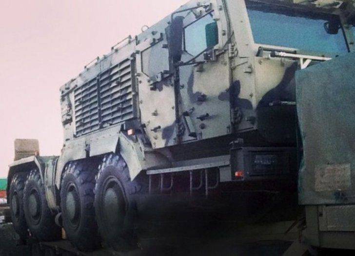 KamAZ, Savunma Bakanlığı'nın çıkarları doğrultusunda çok tekerlekli bir traktör inşa etti.