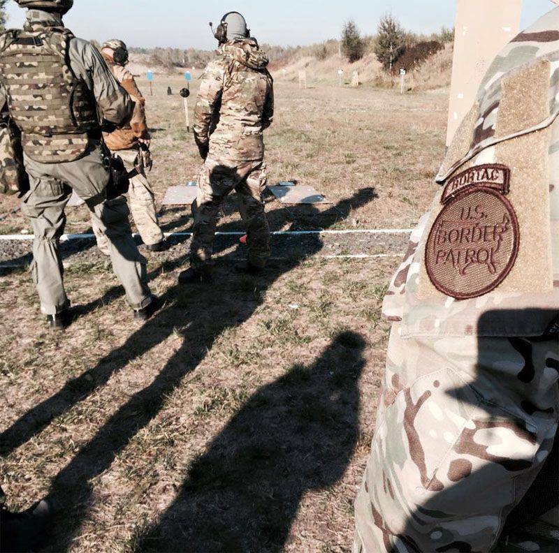 Representantes de las fuerzas especiales del Ministerio del Interior de Ucrania "Falcon" son entrenados por instructores estadounidenses