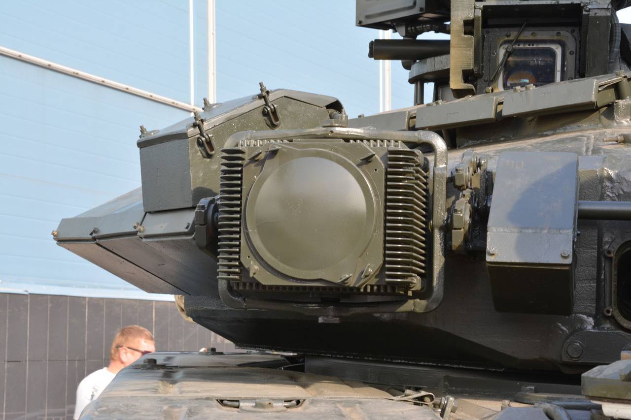 Навел танк. Штора-1 комплекс электро-оптической активной защиты. Система штора на т-90. Т90 КОЭП. Т-72 С КОЭП штора.
