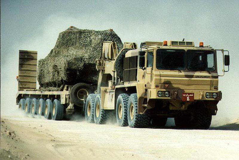 Britischer Panzertransporter Unipower MH-8875