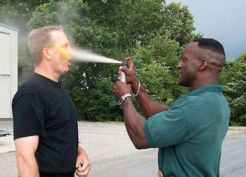 Gas spray for urban self-defense