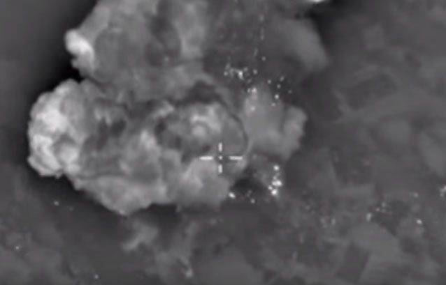 60 ударов нанесли самолёты авиационной группы ВКС РФ по позициям и объектам инфраструктуры боевиков за сутки на территории Сирии. Видео