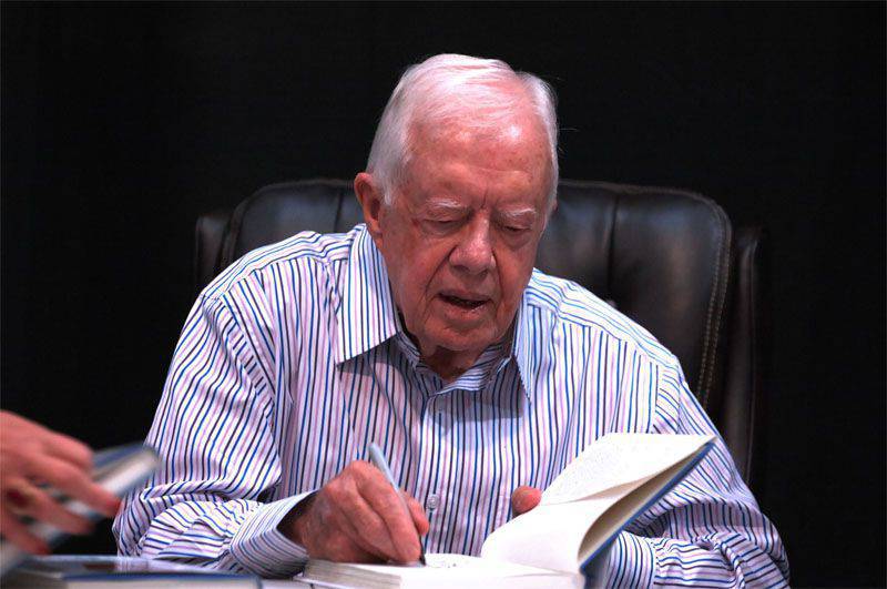 Eski ABD Başkanı Jimmy Carter: "Suriye'deki militan pozisyonlarla Vladimir Putin haritalarına teslim oldum"