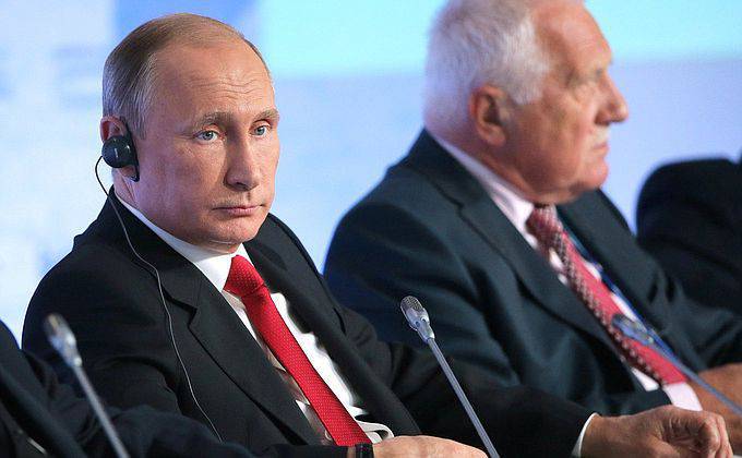 Vladimir Putin Valdai Kulübü'nde konuşuyor: "Bazı ülkelerin Orta Doğu'daki darbelere verdiği destek tüm dünya için bir patlamaya ve risklerin artmasına neden oldu."