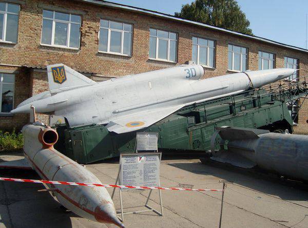 Le territoire de notre histoire commune. Musée de l'aviation à Kiev. La partie 3 est finale.