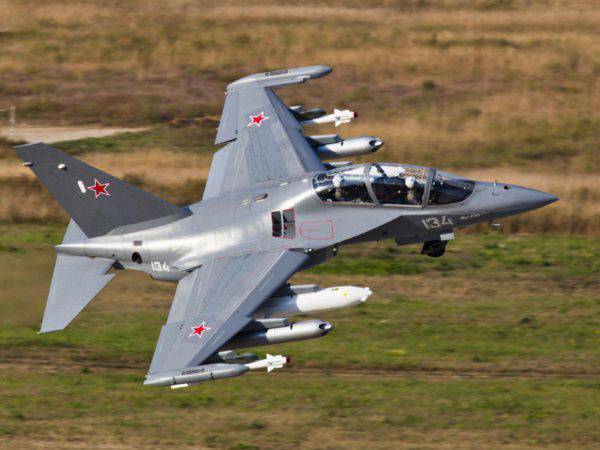 Rosoboronexport em uma exposição em Bangcoc espera maior atenção de parceiros estrangeiros para aeronaves Yak-130