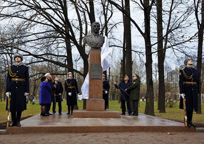 Busto del doppio dell'eroe Nikolai Maidanova aperto a San Pietroburgo