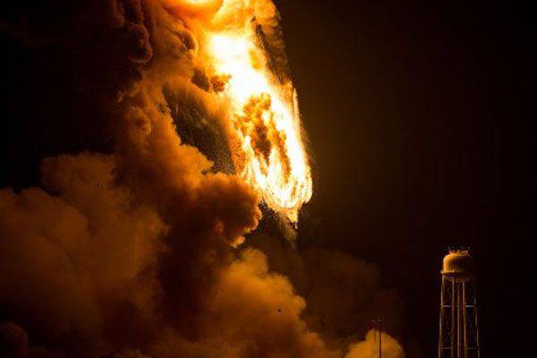 NASA menerbitkan foto-foto ledakan roket Antares dan kesimpulan akhir tentang penyebab kecelakaan itu
