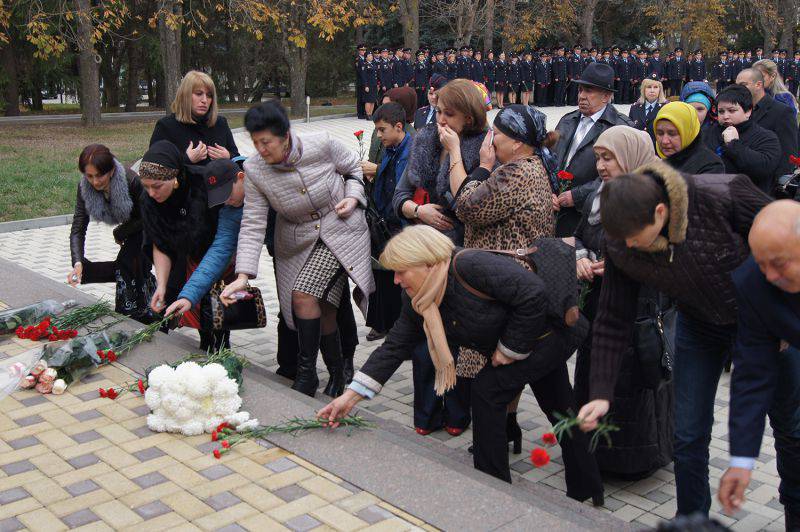 在北高加索地区反对恐怖主义行动的5年间，有关900的执法人员遇害