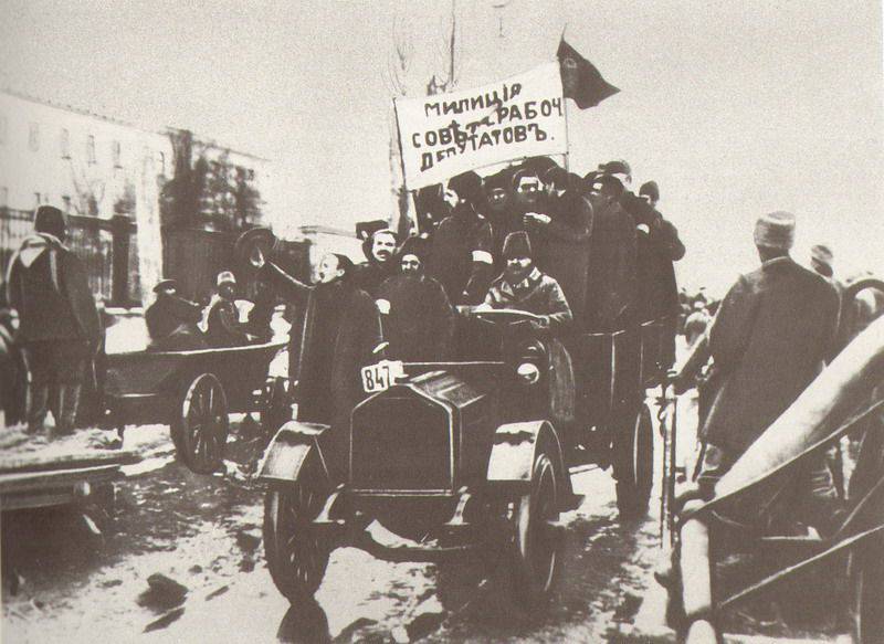 Lair saka revolusi Langkah pisanan saka polisi Soviet