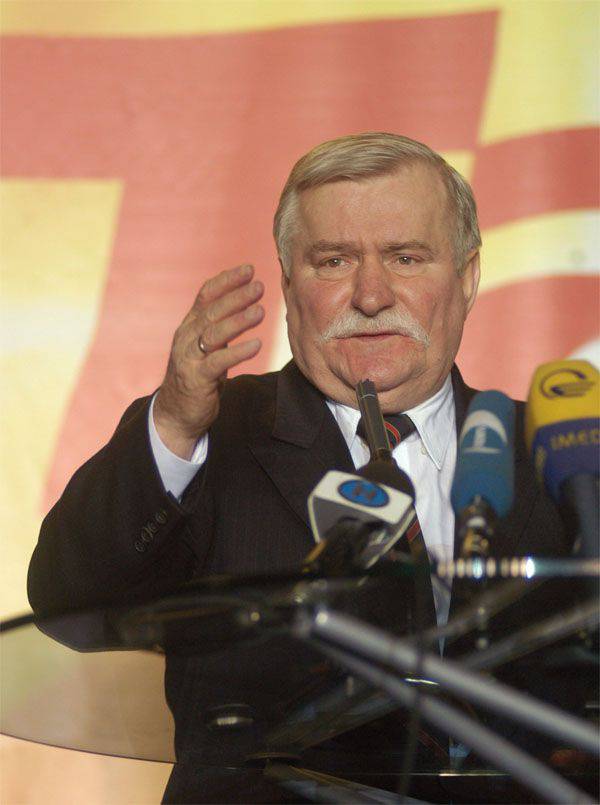 Lech Walesa "Suriye krizinin çözümünde olası arabuluculuk" ve "Polonya özgürlüğü" hakkında konuştu.