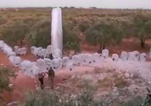 روزنامه نگاران غربی گفتند که با سازندگان "بمب کاندوم" در سوریه مصاحبه کرده اند