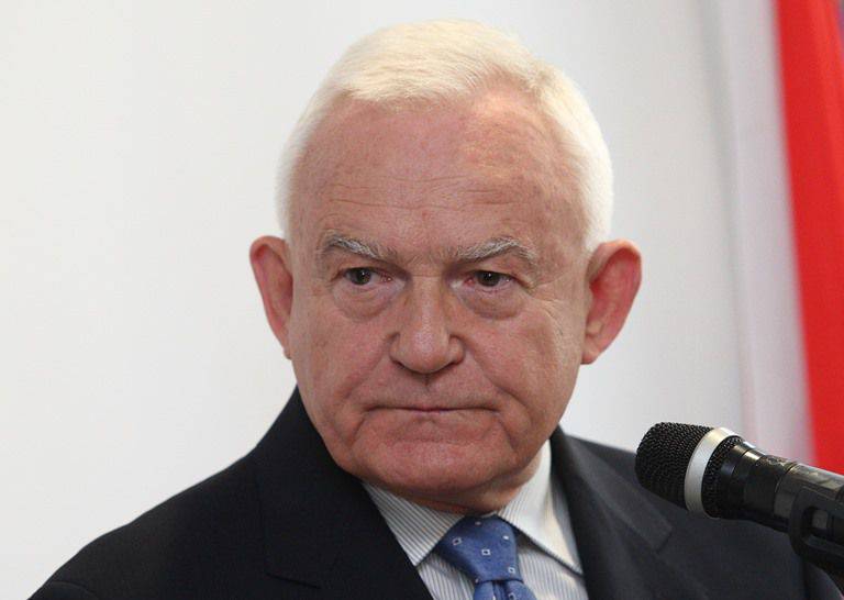 Polish ex-prime minister: Merkel is “Europe’s biggest pest”