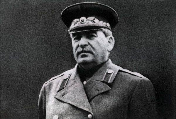 Tv. Stalin dalam bahasa tahun 40-an berbicara tentang "sekutu" modern dalam perang melawan terorisme