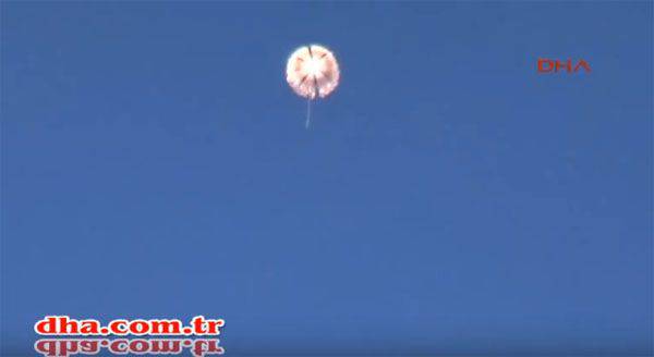 В Интернете появилось видео обстрела российских лётчиков в процессе их спуска на парашютах